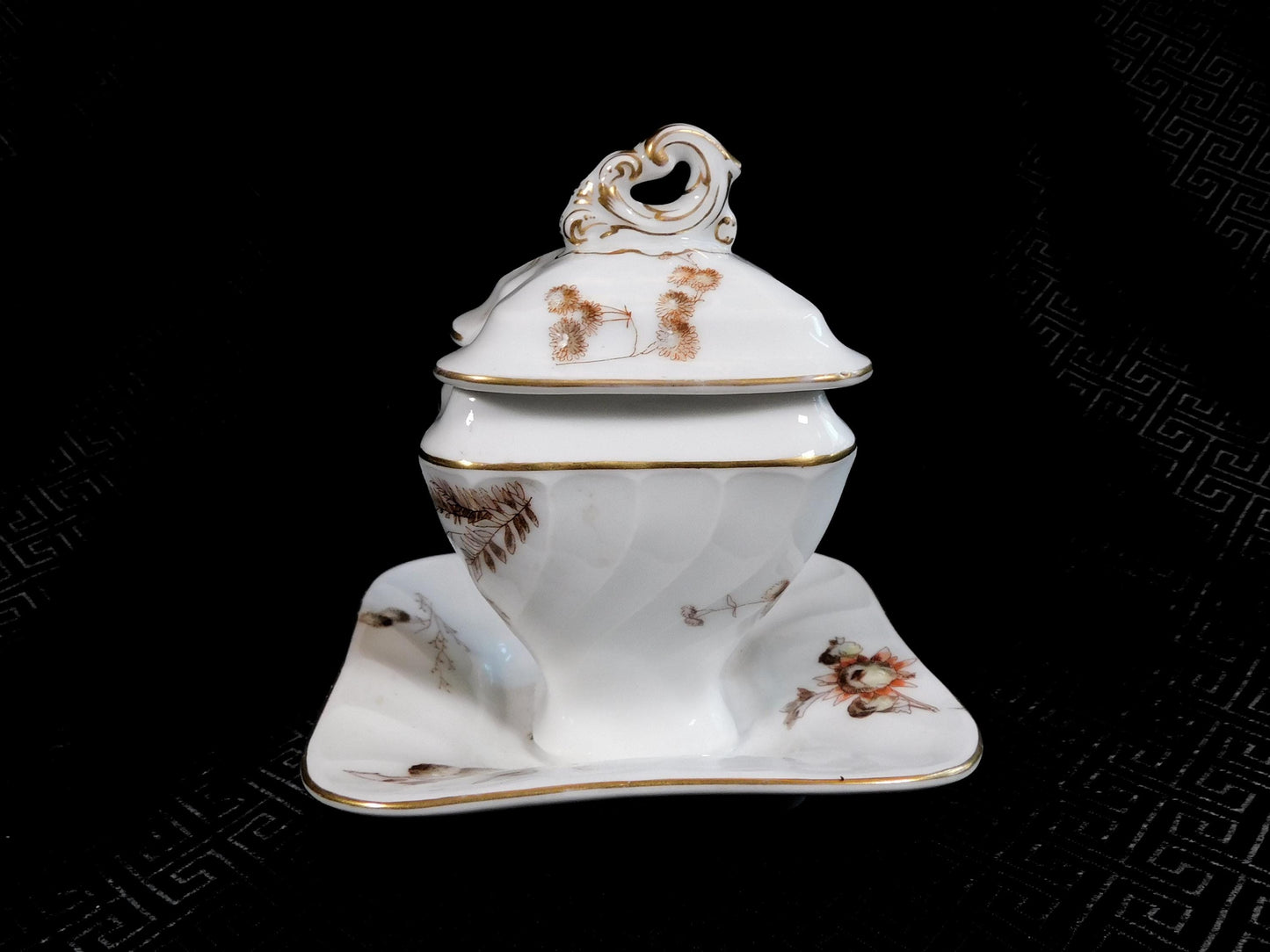 Unmarked Honey Pot with Lid and Underplate # 24074