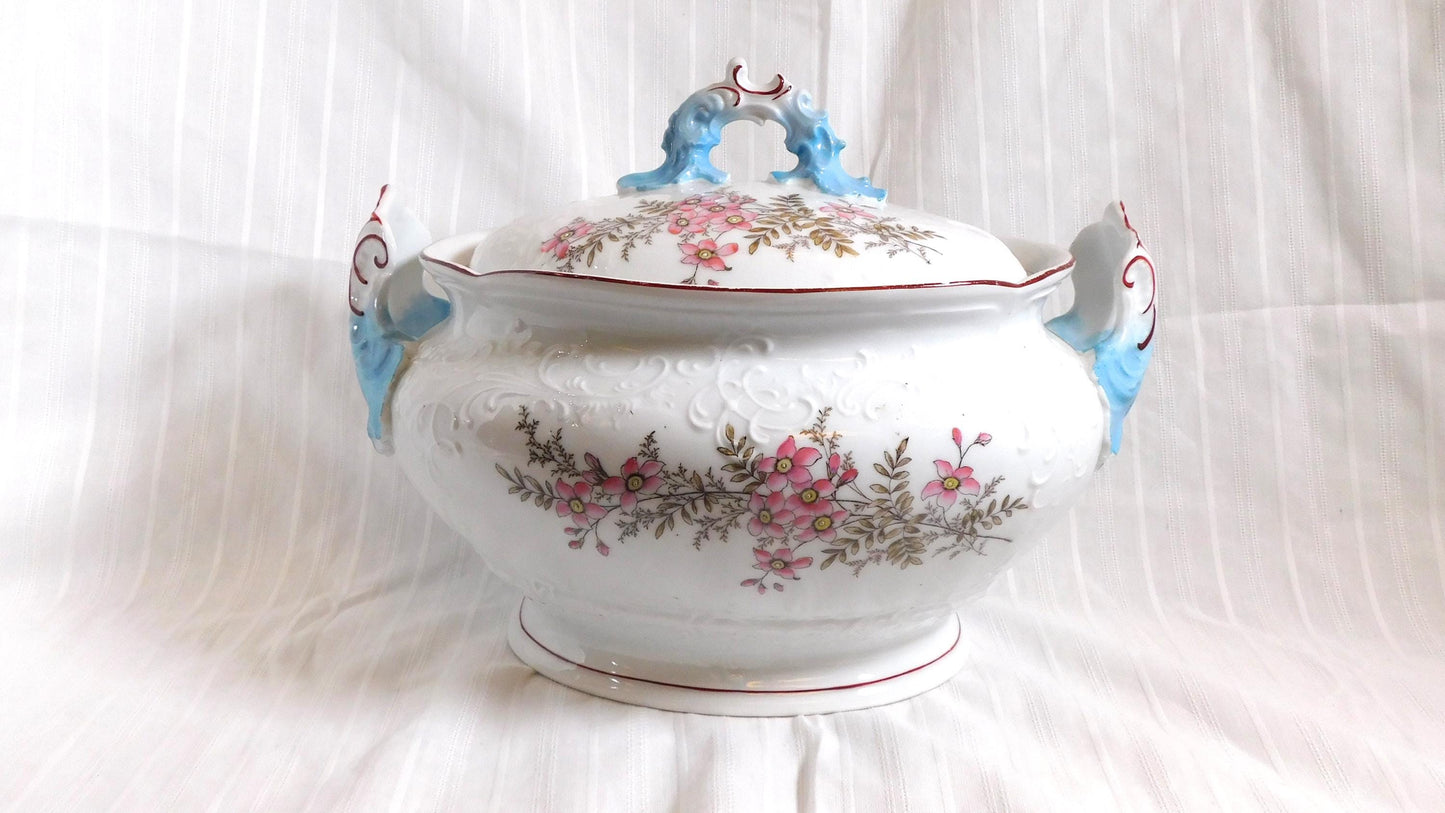 Large Unmarked Covered Serving Dish with Lid # 25673