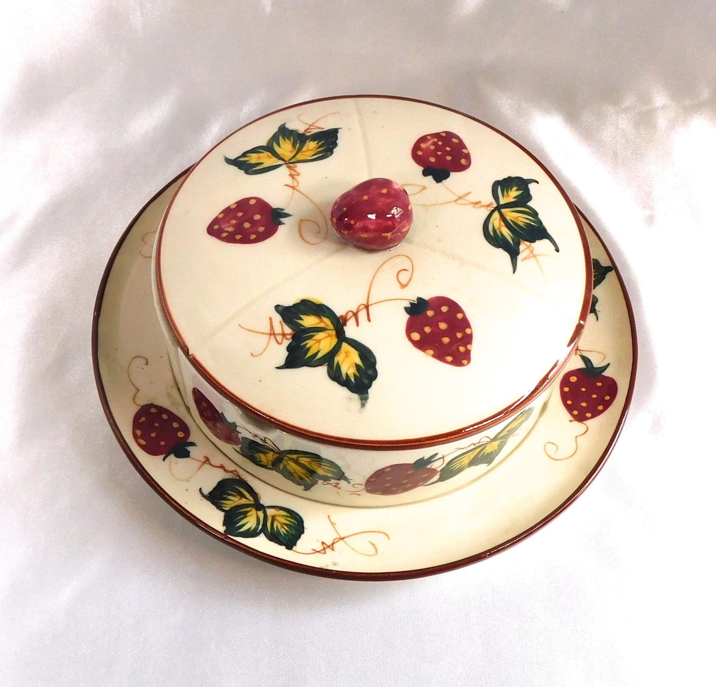 Three Section Strawberry Design Divided Dish with Lid and Underplate # 25713