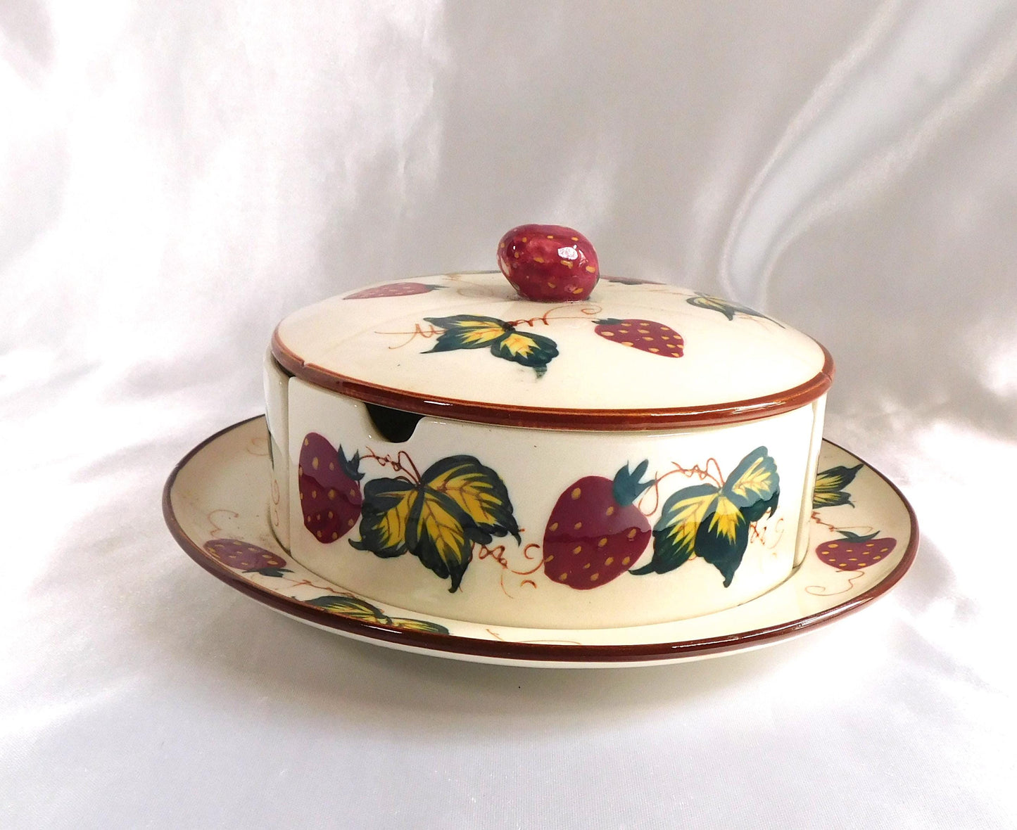 Three Section Strawberry Design Divided Dish with Lid and Underplate # 25713