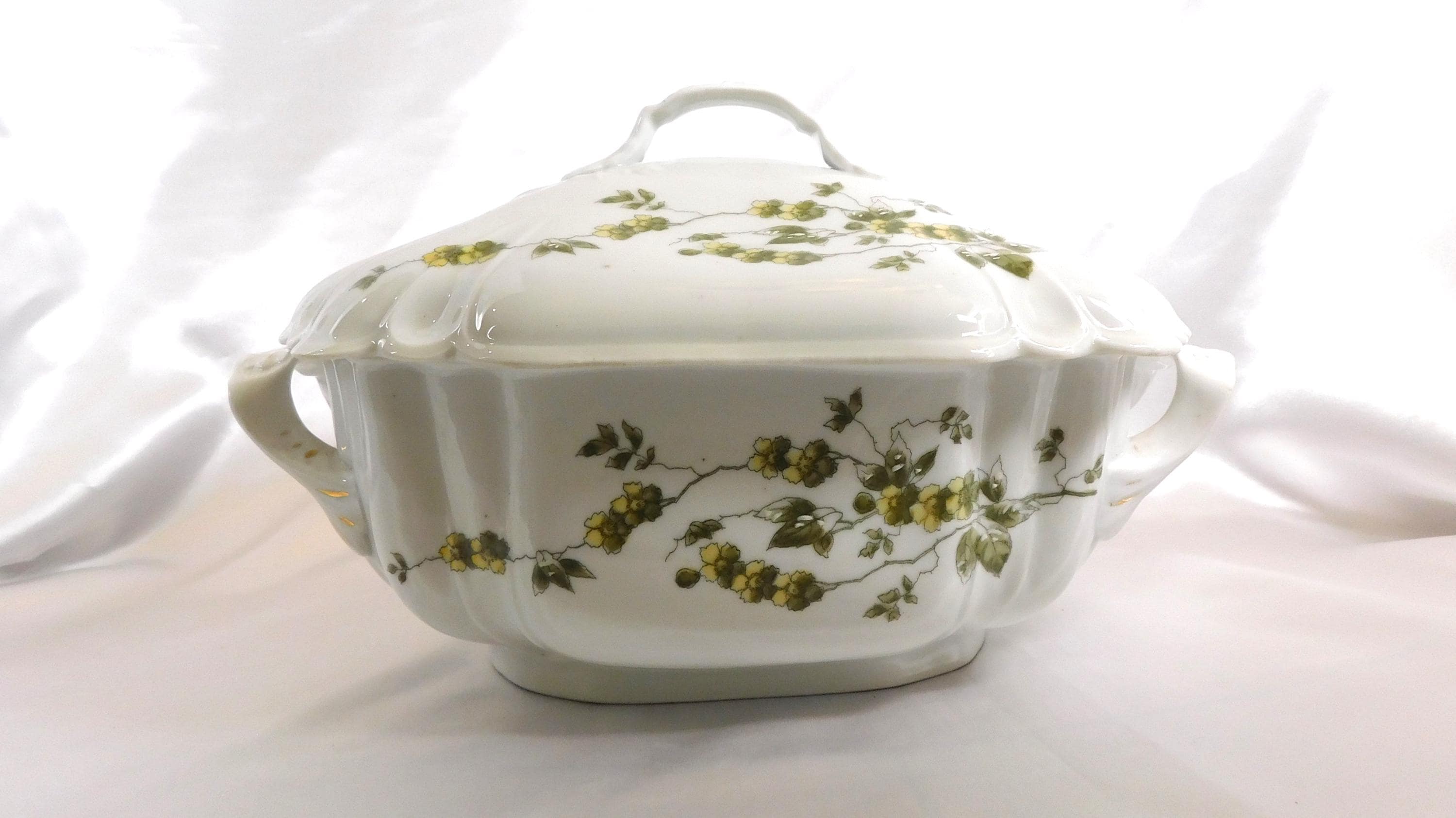 Large Covered Serving Dish Soup Tureen # 25117