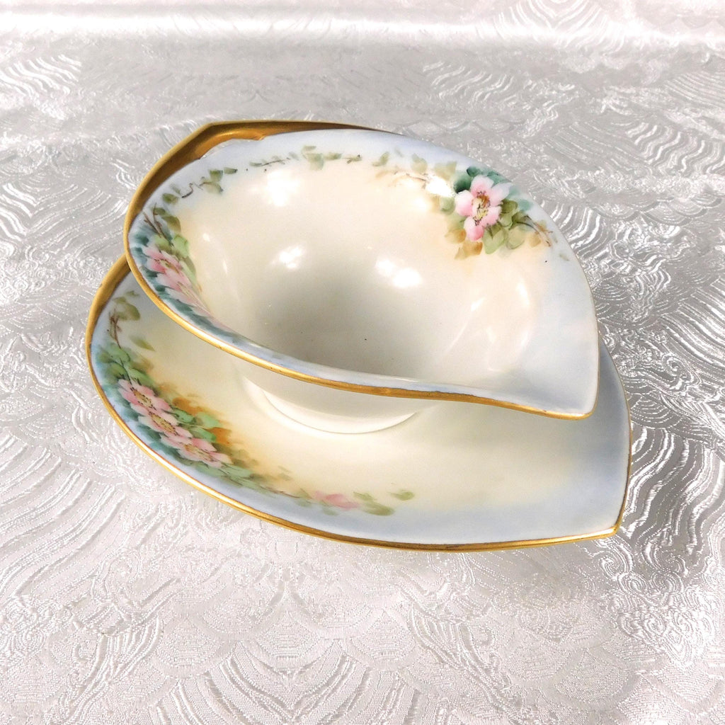 Unmarked White Floral Gravy Boat with Underplate # 27664