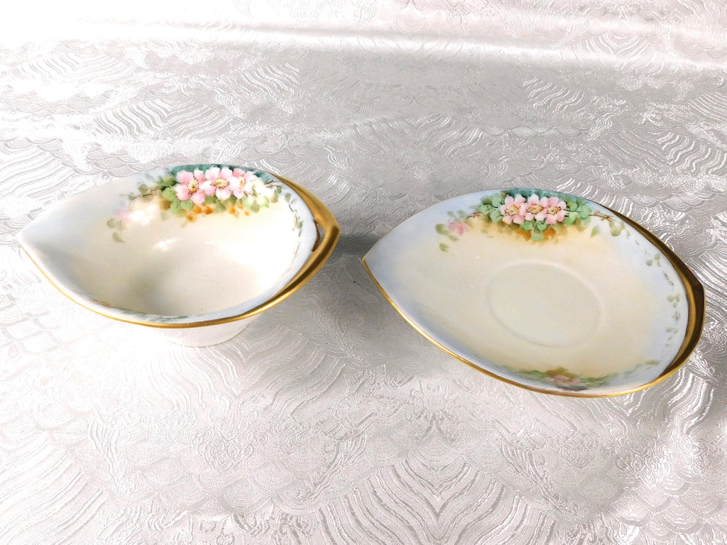 Unmarked White Floral Gravy Boat with Underplate # 27664
