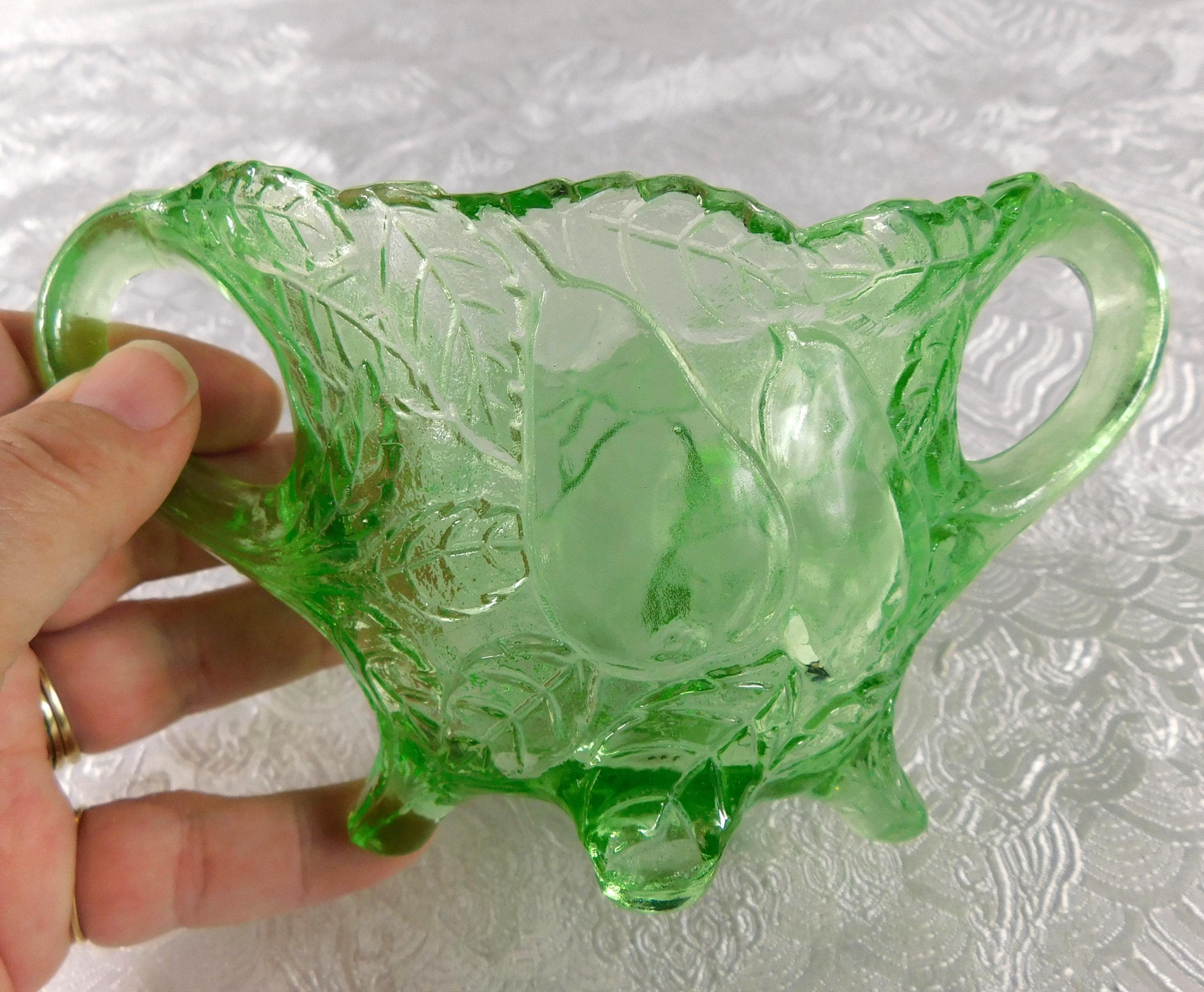 Indiana Glass Sugar Bowl and Creamer in Sweet Pear # 27502